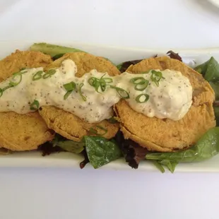 Fried green tomatoes with lump crabmeat