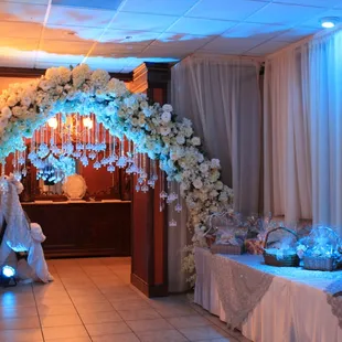 All decorations Included