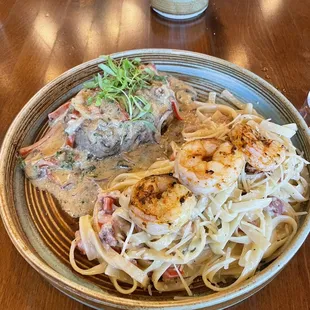 Fettuccine a la carbonara con lomo stroganoff