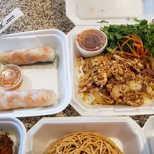 Summer roll w shrimp &amp; Chicken. BUN!! Dayum tasty
