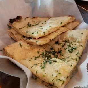 Garlic mozzarella naan