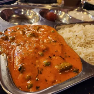 Lunch platter Non-Vegetarian with Garlic Naan