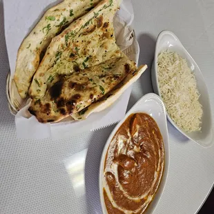 Butter chicken with Garlic nann