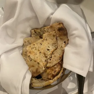 Chandani Chowk Kulcha (Potato/Paneer)