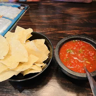 nachos and salsa