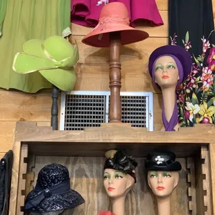 These beautiful hats from the 30&apos;s to the 50&apos;s. Perfect condition!
