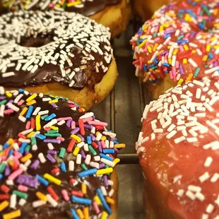 Good morning, donuts are the best. Happy Thanksgiving to everyone! Let&apos;s go!