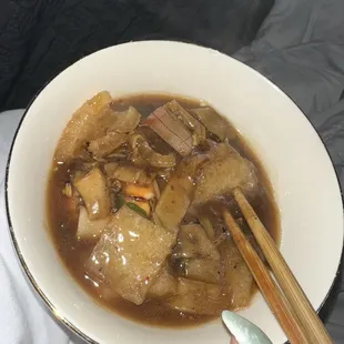 Seafoods flat stirfry noodles