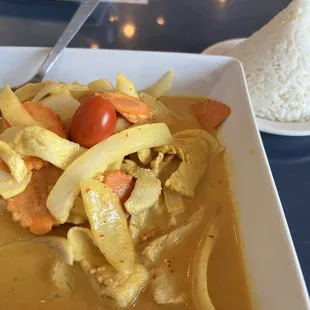 Yellow curry with chicken