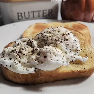 Poached eggs never dissapoint.