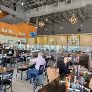 Thursday crowd for breakfast brunch lunch