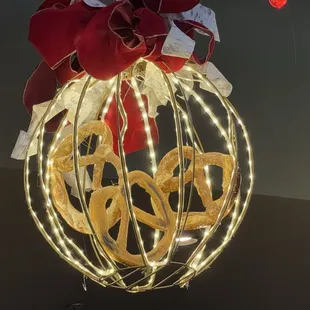 Nice holiday pretzel themed decor!
