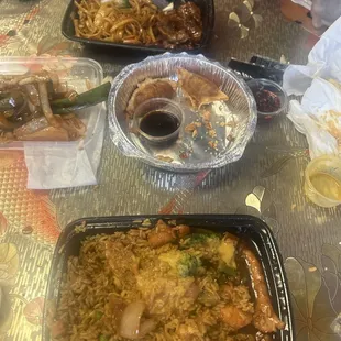 Fried dumplings, hot mustard mixed with dumpling sauce, lo mein noodles with with pepper, steak, double delight meal