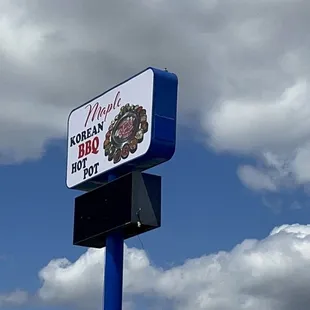 the sign for the restaurant