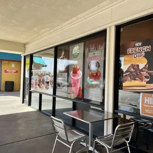 the outside of a restaurant