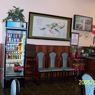 Ice Cold pop straight from the can in the cooler (No Refills), Your meal and drinks comes with paper plates, cups, plasticware.