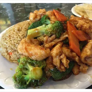 Flied rice &amp; broccoli, chicken.