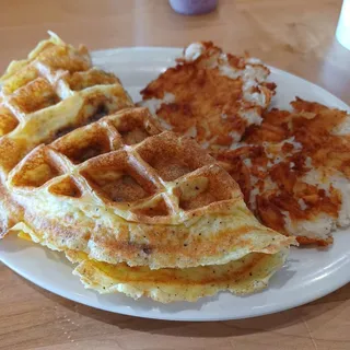 Classic Biscuit - Smashbrown, Egg & Cheese