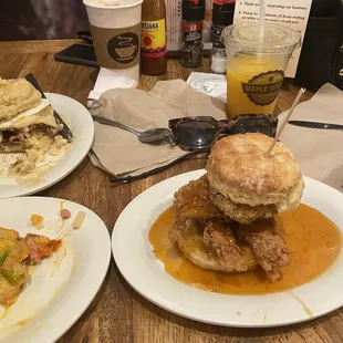 Chicken sandwhich, potatoes and bell peppers