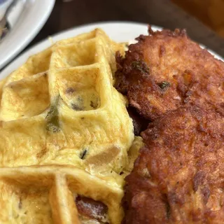 Classic Biscuit - Smashbrown, Egg & Cheese