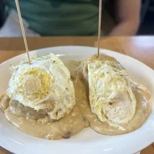 Eggs-treme B&amp;G with shiitake gravy