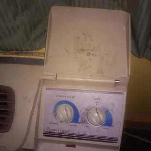Dirty air conditioner knobs/lid