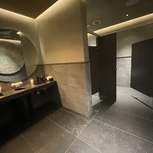 Suuuper clean bathrooms!