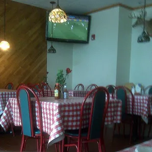 ows tables with red and white checkered tablecloths