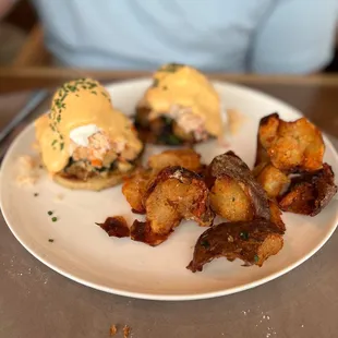 Mara Benedict, also comes with crispy breakfast potatoes. Truly delicious. Star of the brunch!