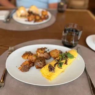 Mara Omelett, comes with crispy breakfast potatoes. Delicious but wish the portion was a bit bigger.