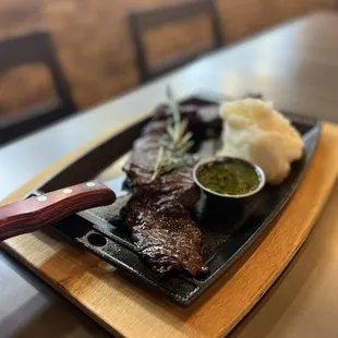 Churrasco with mashed potatoes