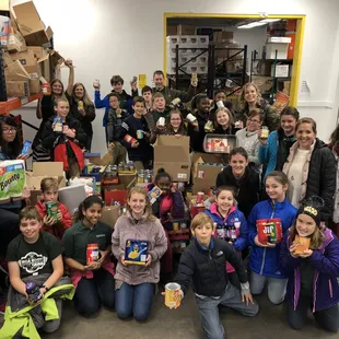 6th graders serving at City Union Mission