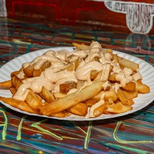 THE Marathon staple ! Nothing goes better than french fries and marathon sauce.