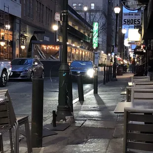 Sidewalk seating on Sansom.