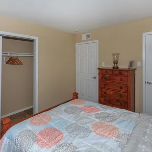 Choose from our renovated one and two bedroom floor plans that come well-appointed with upgraded features.