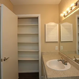 Choose from our renovated one and two bedroom floor plans that come well-appointed with upgraded features.