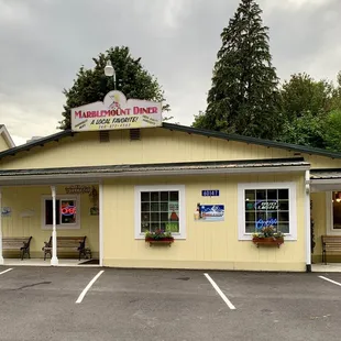 Marblemount Diner located in the heart of town. A simple, quiet spot.