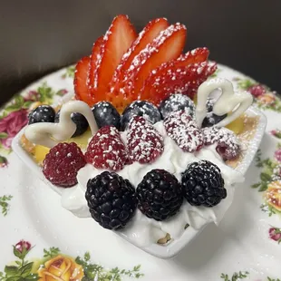 Gluten free fruit tart with lemon curd