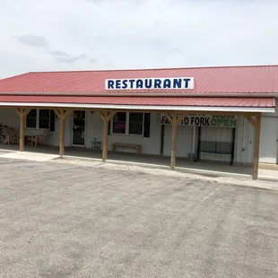the outside of the restaurant