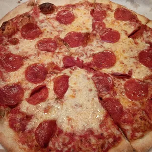 14&quot; pepperoni pizza