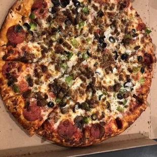 XL Marcello&apos;s Special Pizza well done