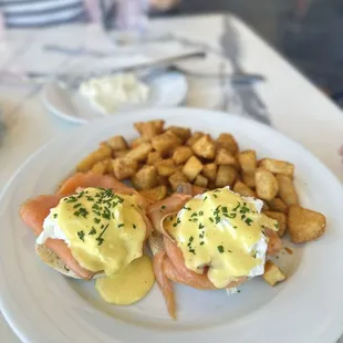 Smoked Salmon Benedict*