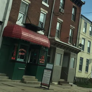 11/01/2016   Drove passed this place thousands of times ... finally stopping in.