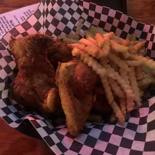 Broasted chicken 3 piece basket ($14.50)