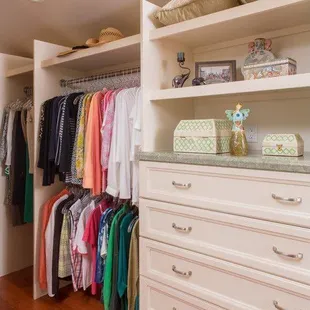 Custom closets offer completely tailored solutions for everything you need to store. Shelves.drawers and hanging rods work together.