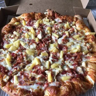 Large Hawaiian chicken pizza