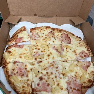 Small Hawaiian with white sauce and thin crust