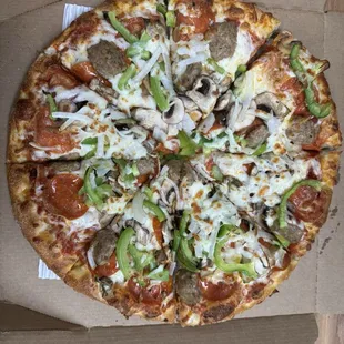 Deluxe pizza. Love it