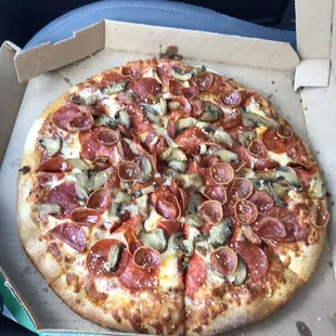 Pepperoni Magnifico pizza with mushrooms