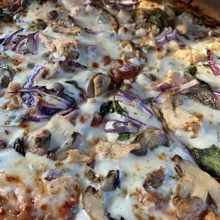 Customize large grilled chicken,red onion, spinach,mushrooms. original crust.